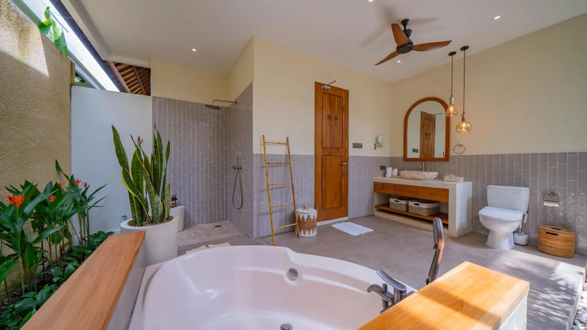 Luxury Balinese Oasis With Private Pool - 2 Br Villa Kerobokan