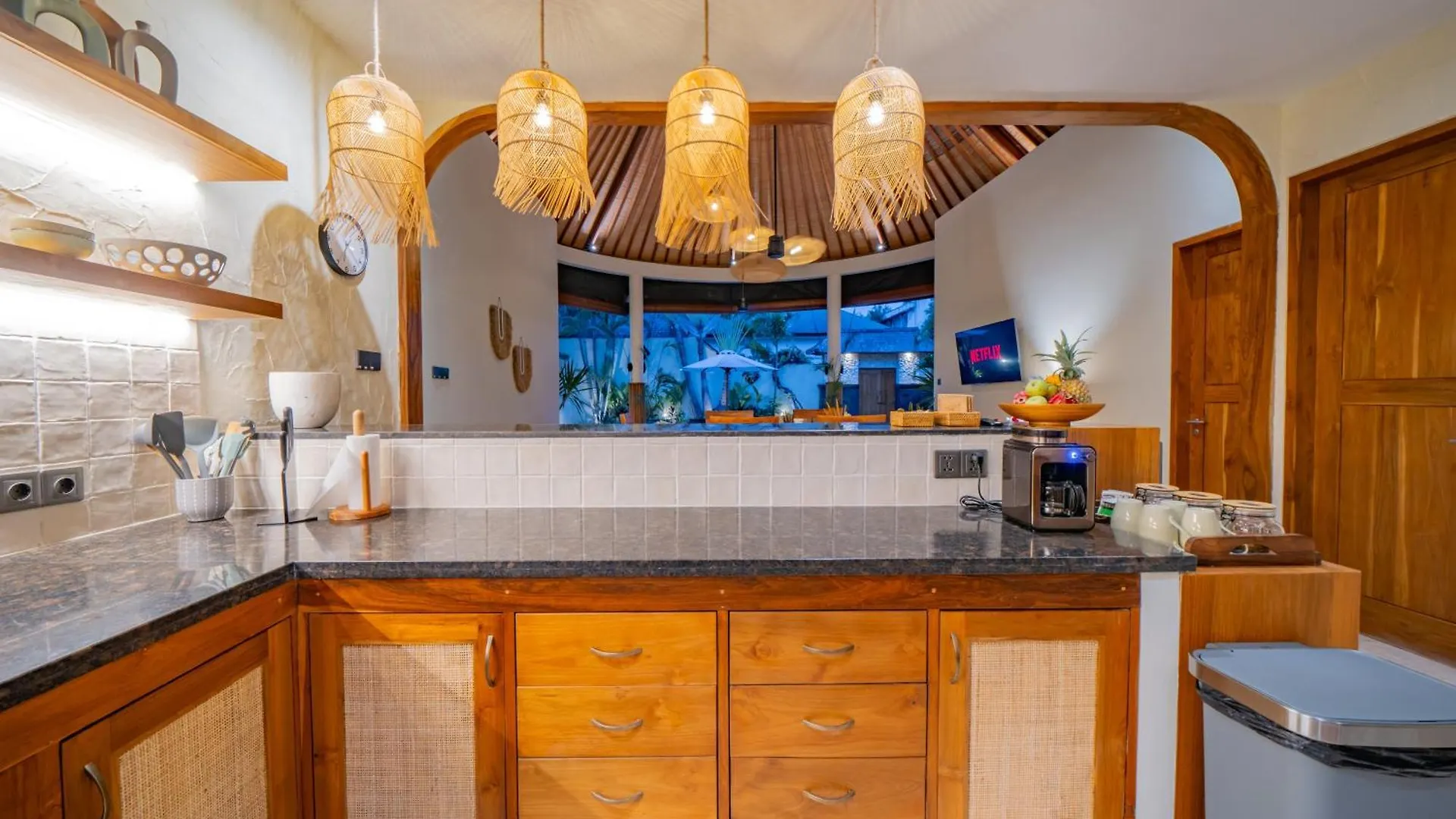 Vila Luxury Balinese Oasis With Private Pool - 2 Br Kerobokan
