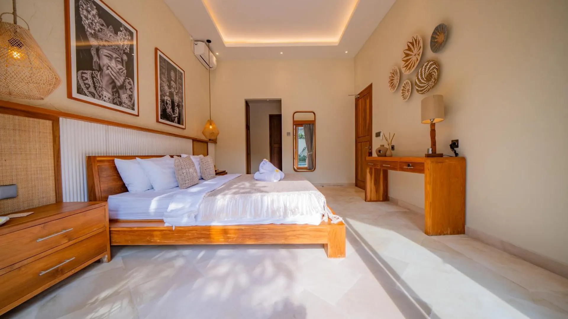 Vila Luxury Balinese Oasis With Private Pool - 2 Br Kerobokan