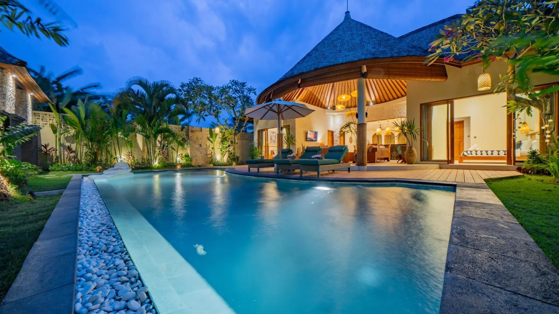 Vila Luxury Balinese Oasis With Private Pool - 2 Br Kerobokan