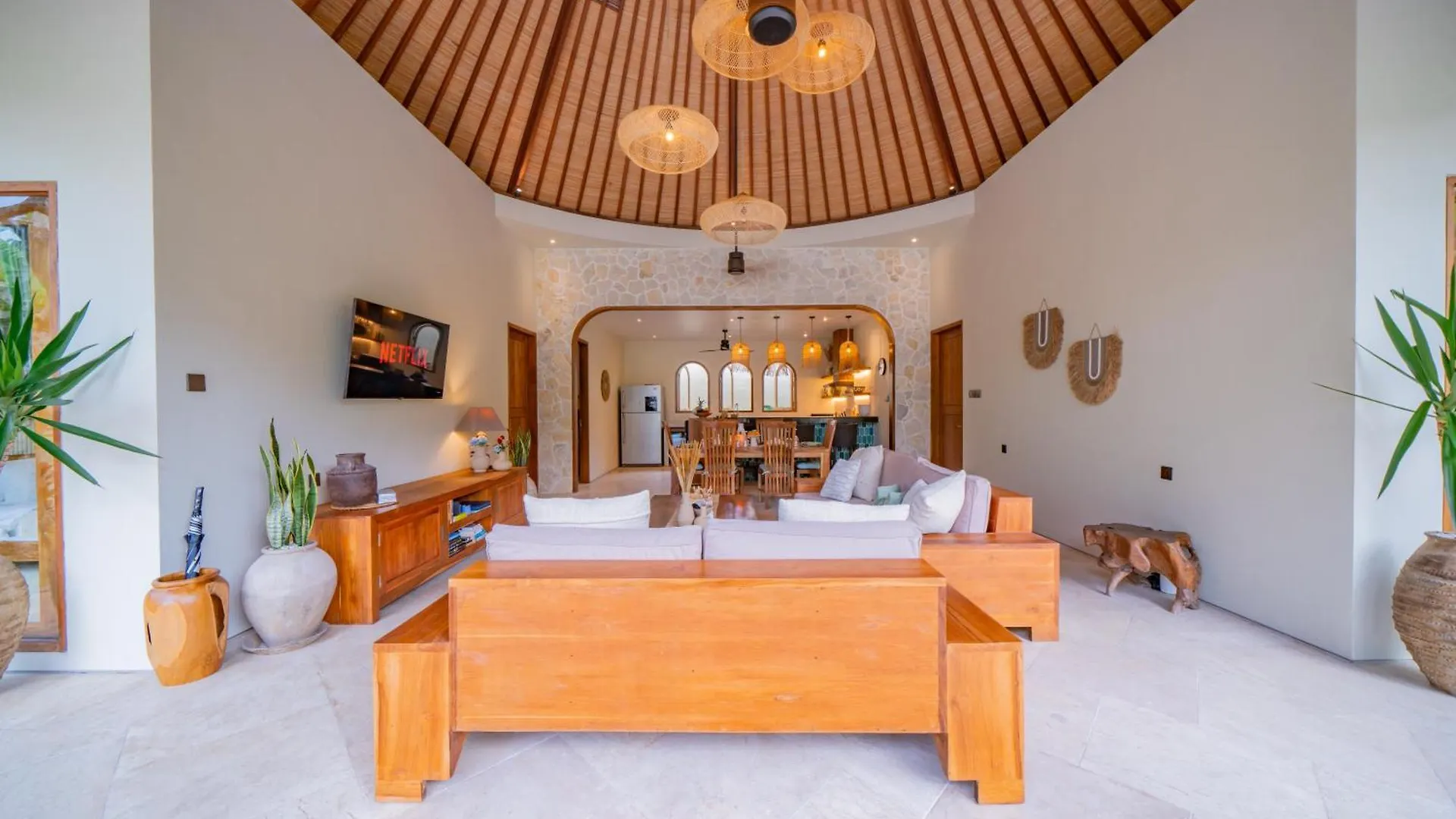 Vila Luxury Balinese Oasis With Private Pool - 2 Br Kerobokan