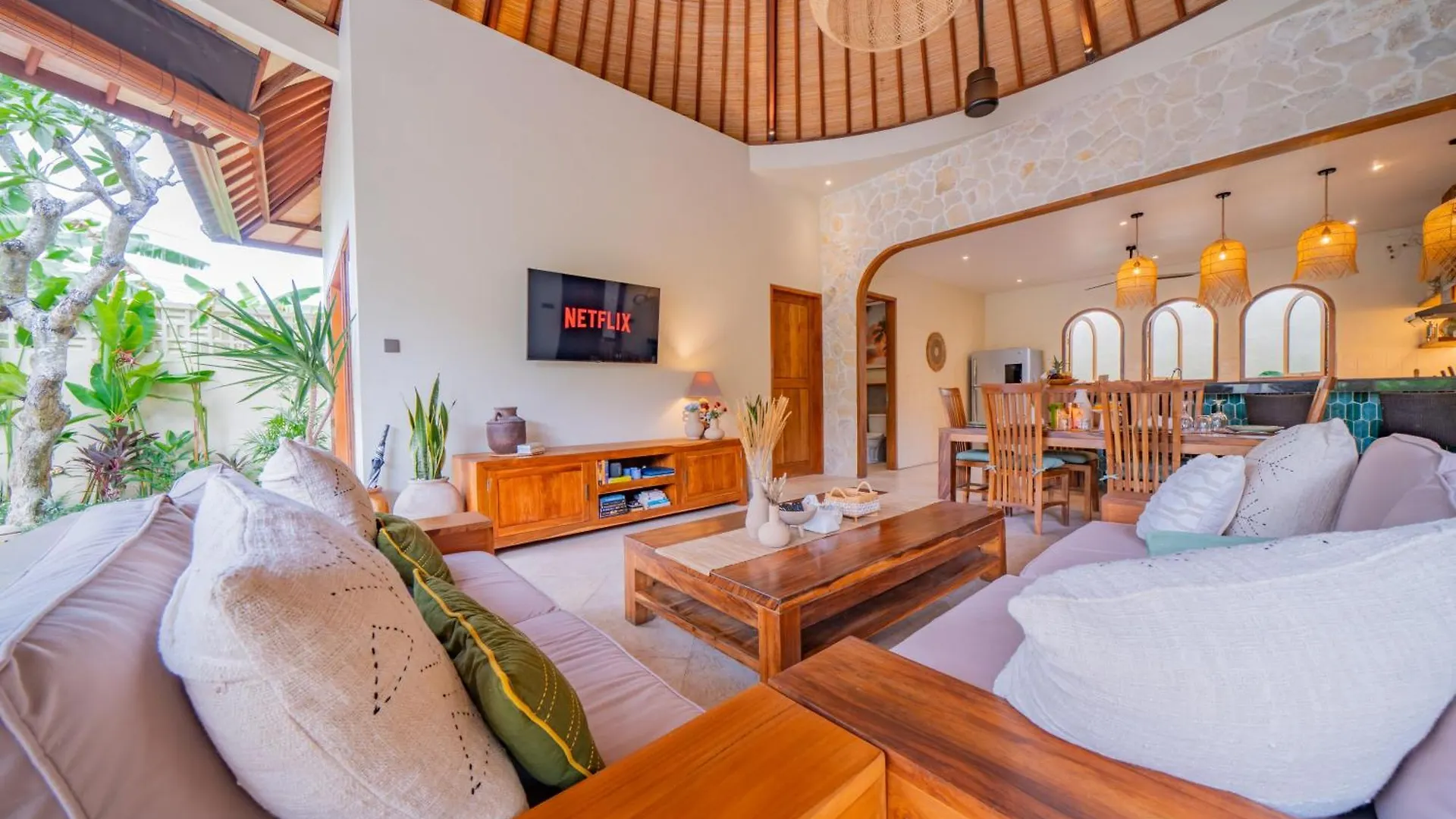 Vila Luxury Balinese Oasis With Private Pool - 2 Br Kerobokan 0*,  Indonésie