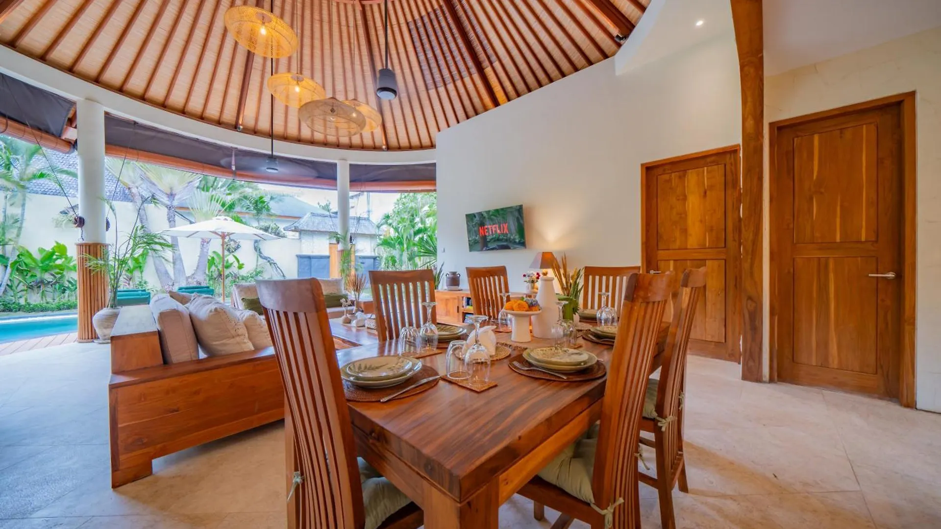 Vila Luxury Balinese Oasis With Private Pool - 2 Br Kerobokan