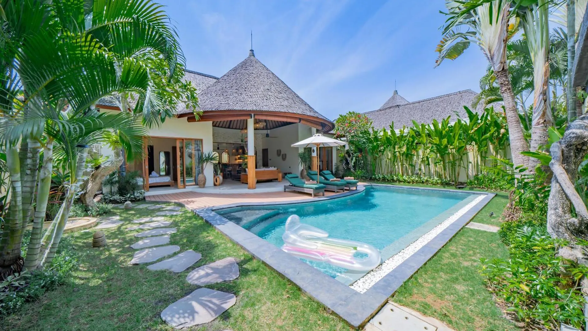 Vila Luxury Balinese Oasis With Private Pool - 2 Br Kerobokan